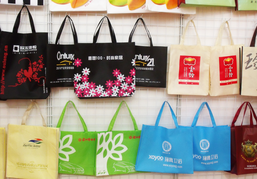 全自動無紡布制袋一體機 HD-1617 全自動無紡布制袋一體機 HD-1617