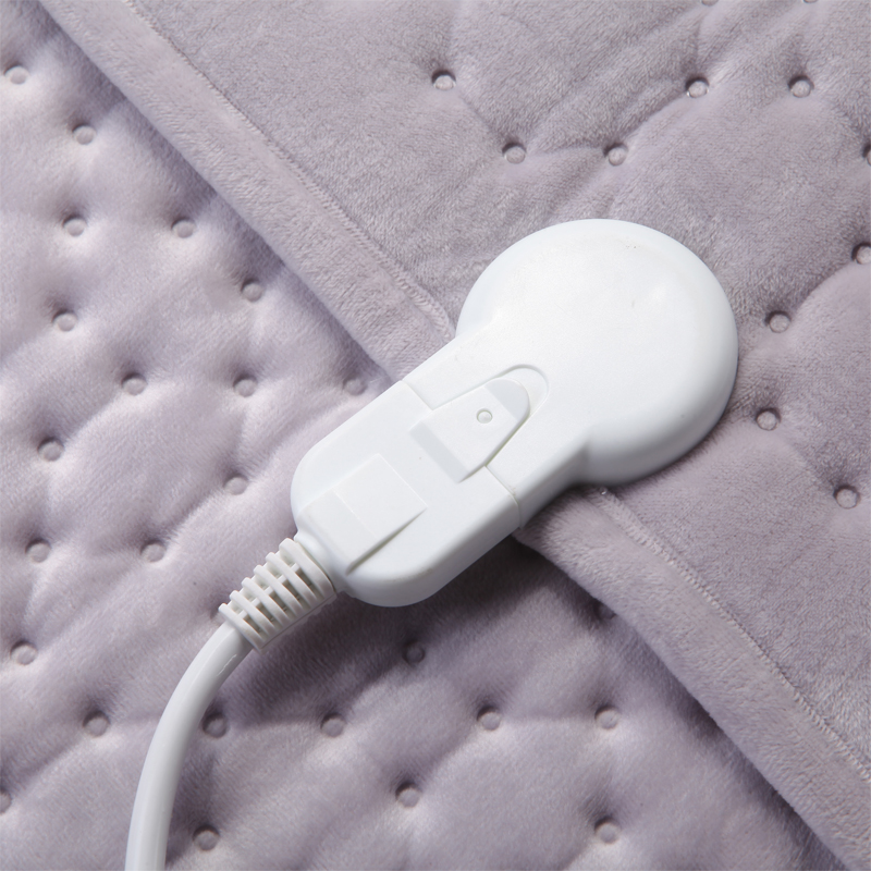 全自動(dòng)大型電熱毯布線(xiàn)焊接縫合機(jī)HD-1218