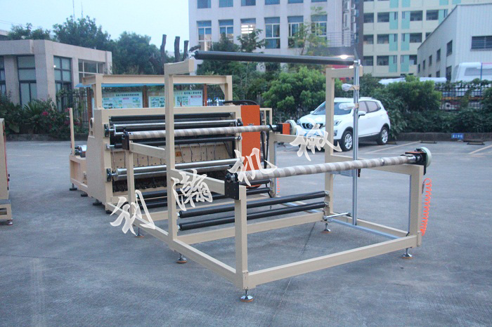 全自動(dòng)<a href='http://www.bu29.cn/xingyezixun/698.html' target='1' style='font-size:14px; font-weight:bold; color:#ff0000;'>超聲波<a href='http://www.bu29.cn/xingyezixun/748.html' target='1' style='font-size:14px; font-weight:bold; color:#ff0000;'>裥棉機(jī)</a></a>側(cè)面