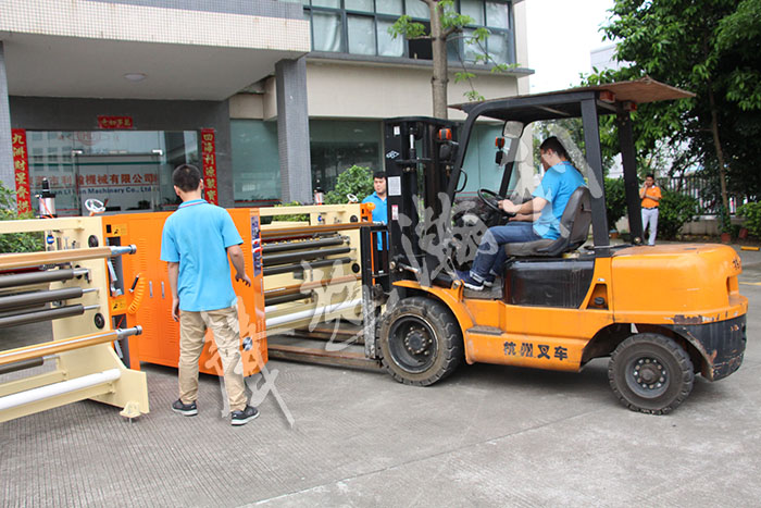 <a href='http://www.bu29.cn/xingyewenzhang/992.html' target='1' style='font-size:14px; font-weight:bold; color:#ff0000;'>超聲波分條機(jī)</a>