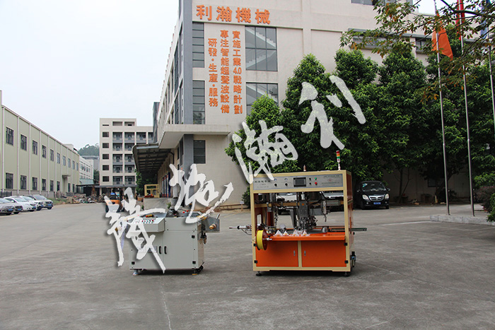 全自動<a href='http://www.bu29.cn/xingyewenzhang/975.html' target='1' style='font-size:14px; font-weight:bold; color:#ff0000;'>商標分條機</a>