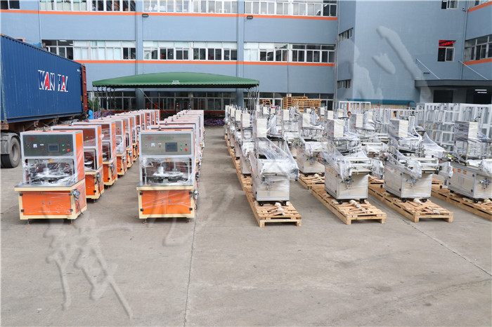 <a href='http://www.bu29.cn/xingyezixun/882.html' target='1' style='font-size:14px; font-weight:bold; color:#ff0000;'>杯型口罩機(jī)</a>