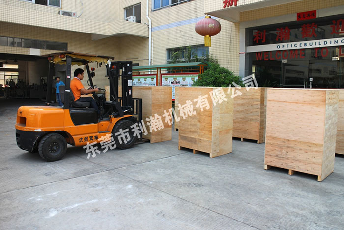 <a href='http://www.bu29.cn/xingyezixun/1133.html' target='1' style='font-size:14px; font-weight:bold; color:#ff0000;'>超聲波剪切機</a>出貨